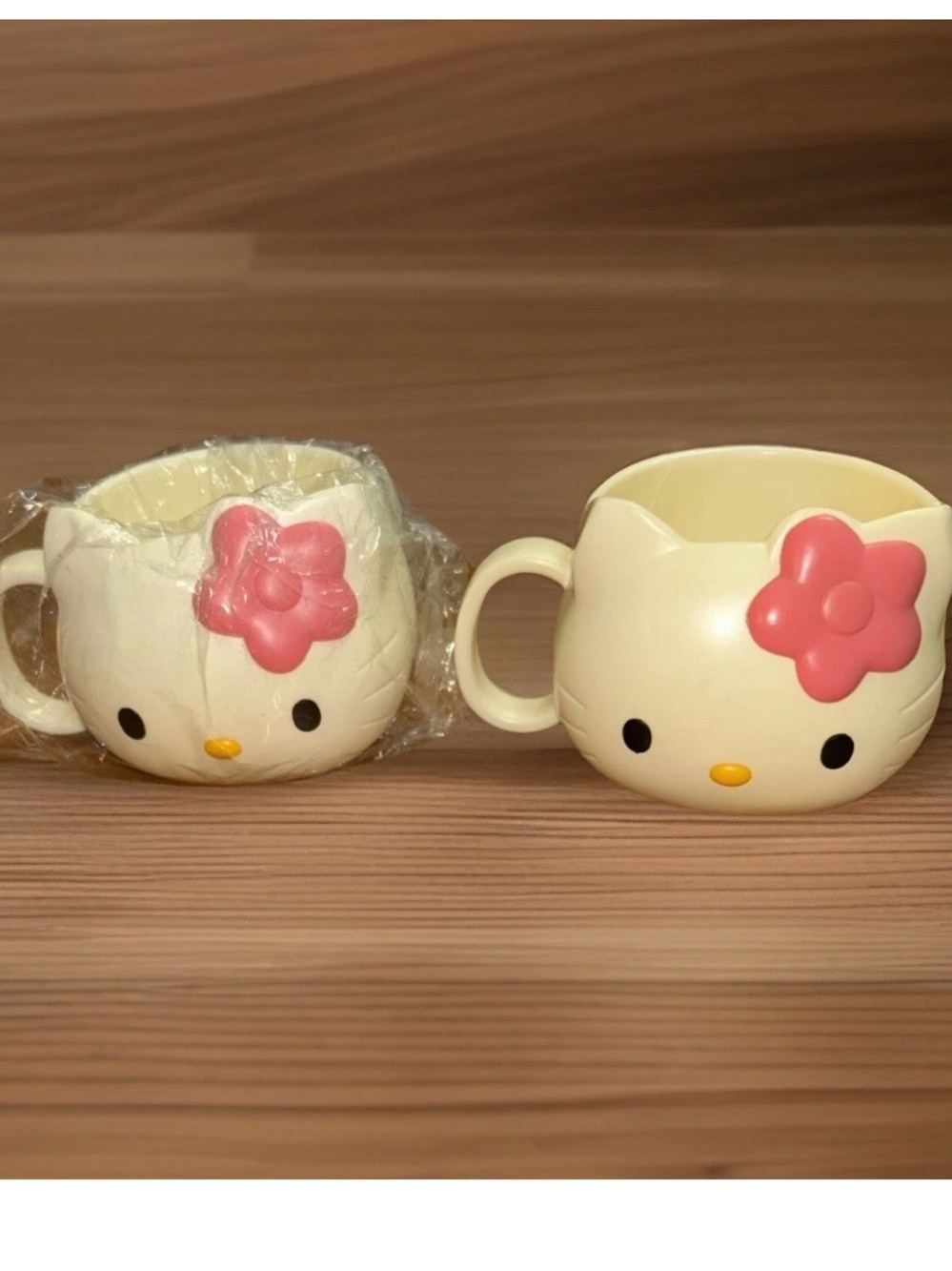 Vintage Sanrio Hello Kitty Japan 1998 8oz Plastic Mugs/Cups Set of 2